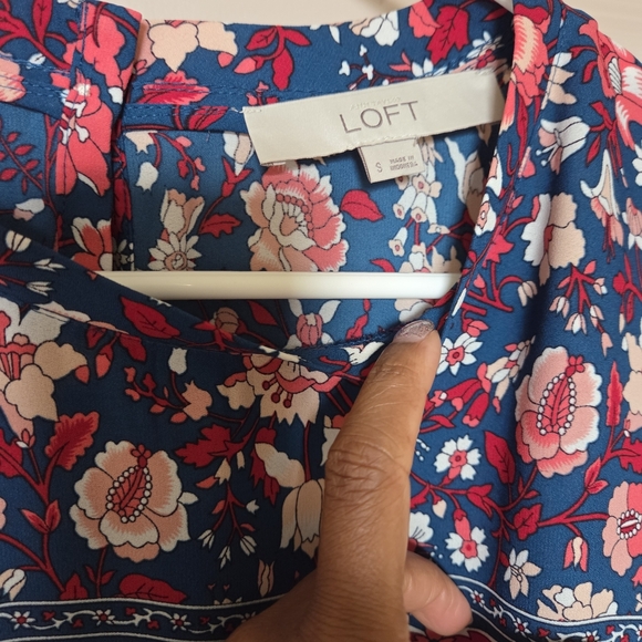 LOFT Blue and Red Floral Blouse - Picture 3 of 6
